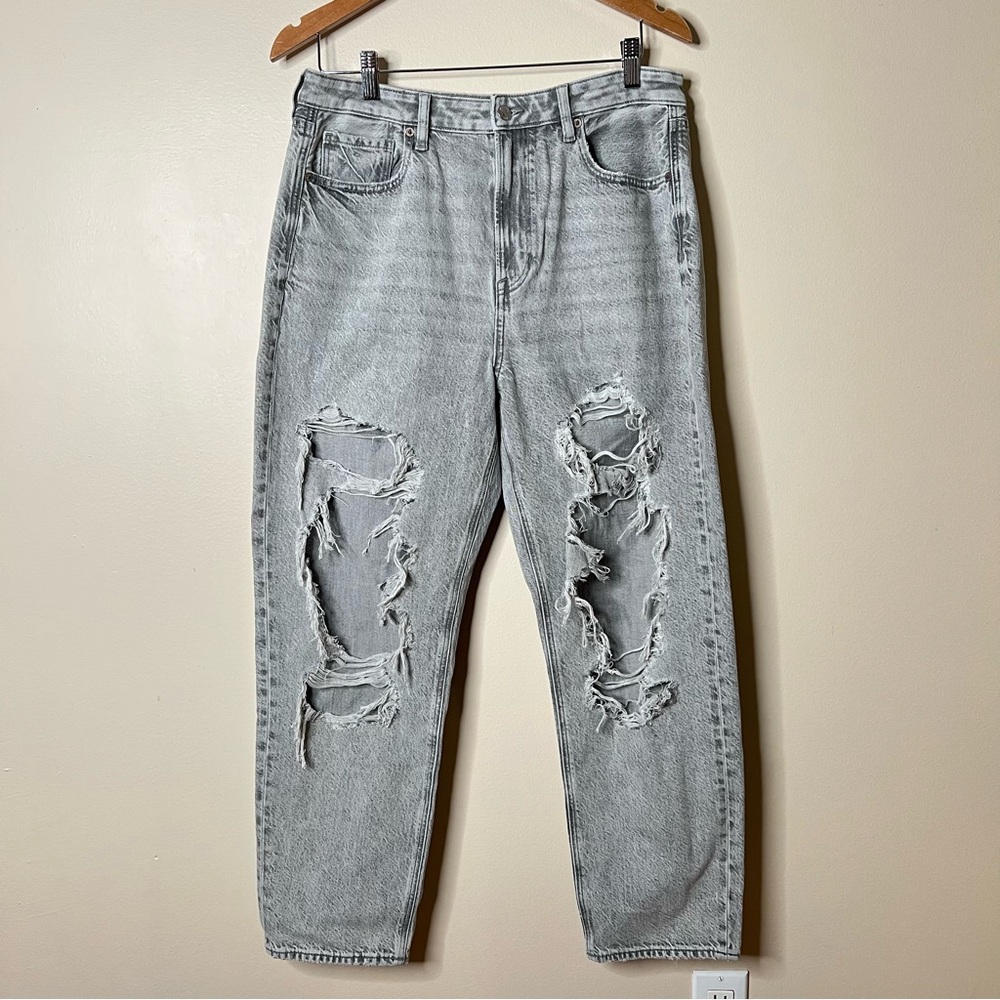 American Eagle Distressed Mom Straight Jean‎ in Haze Grey